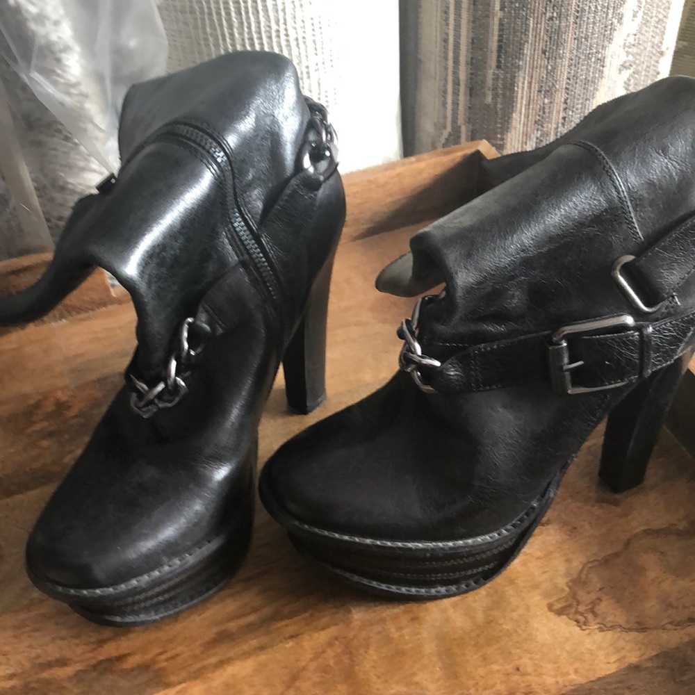 Women’s shoes